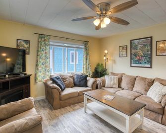 Ocean Spray Beach Resort - Grayland - Living room
