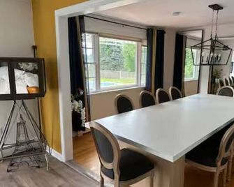 The Calixte Retreat, Maine. - Wilton - Comedor