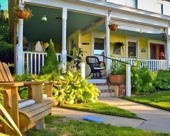 The Stirling House Waterfront Inn Greenp - Greenport