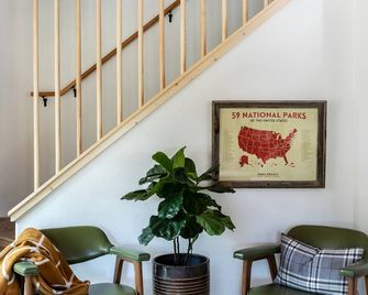Van Norden Lodge: Serene Lakes + Hot tub & Sauna - Soda Springs - Stairs