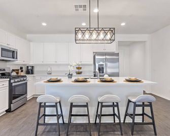 New Executive Stay in Menifee, Seasons Bravada - Menifee - Cocina