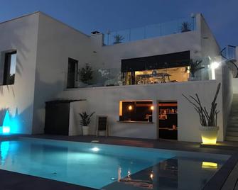 La Perle du Voyageur - Agde - Piscina