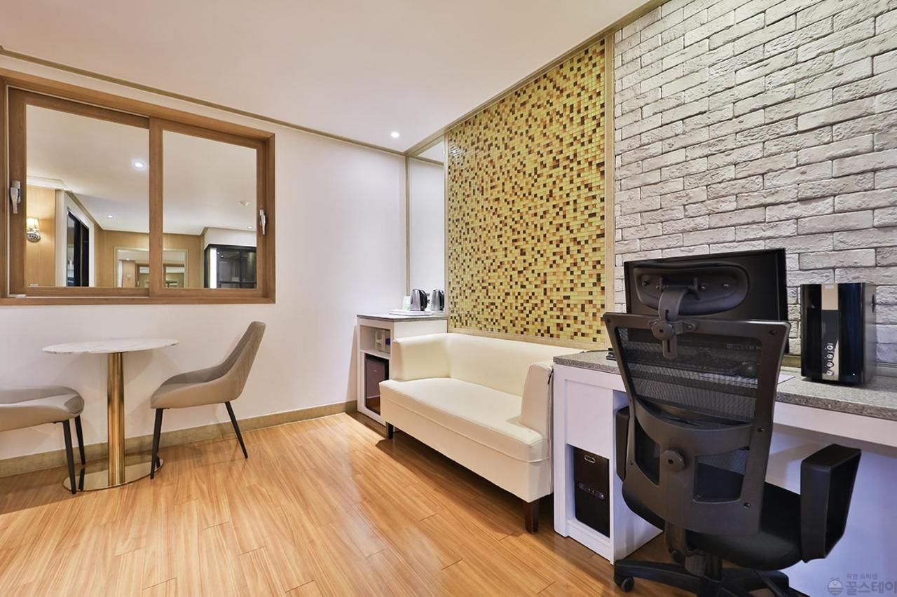 Time Hotel