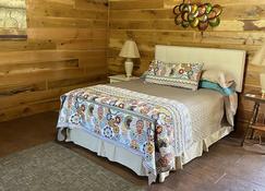Queen's cabin - Sand Springs - Bedroom