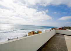 Ocean-VIEW Two Story Condo on the beach - تيجوانا - شرفة