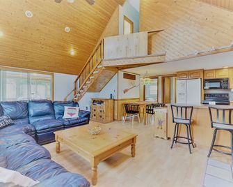 Arrowhead Lake - Ski Chalet- Gameroom, Firepit - Lake View, Walk To Beach/Island - Pocono Pines - Salon