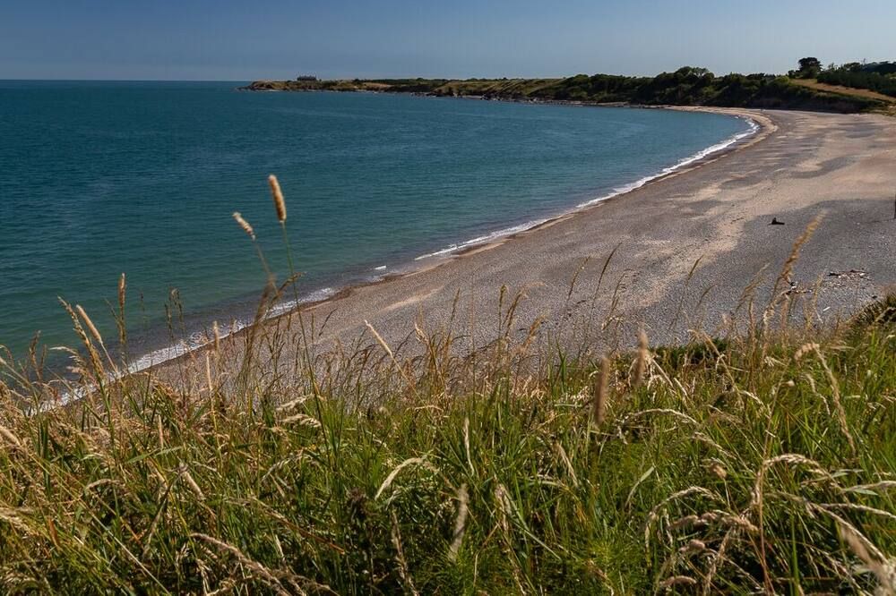Breathtaking cliff top farmhouse with deserted beach - Arklow - Beach