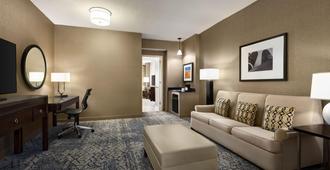 Sheraton Suites Chicago O'Hare - Rosemont - Oturma odası