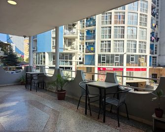 My Hostel with Palm - Batumi - Balkon
