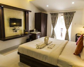 Shikara Beach Resort - Cavelossim - Bedroom