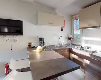 Mobile Home Bodensdorf near Gerlitzen Ski Area - Bodensdorf - Kitchen