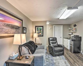 Centrally Located Sturgis Apt On Main St with Garage - Sturgis - Living room
