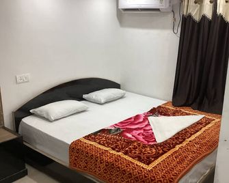 Hotel Dm - Raxaul - Bedroom