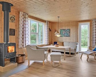 Two-Bedroom Holiday Home In Saby - Saeby - Obývací pokoj