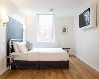 Pembroke Inn - Toronto - Living room