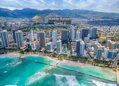 Warm Aloha Vibes, Mountain Views, Short Walk to Beach, and Free Parking - Honolulu