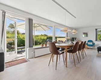 Holiday Home In South Funen Near Beach - Faaborg - Dining room