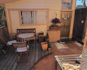 Cute One Bedroom Cottage In Albany - Albany - Patio