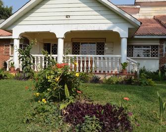 Colonial Residence - Entebbe - Edificio