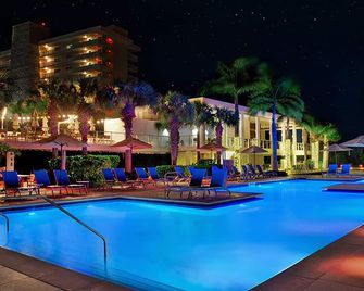 Finding Meili Gorgeous Beachfront Crystal Shoresresort+amenities.2br - Marco Island - Piscina