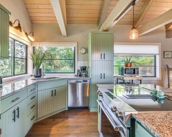 Mountain Views Peaceful Eugene Country Cottage! - Springfield - Kitchen