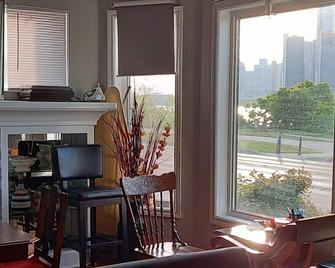 Frontriverhome Windsor Canada - Windsor - Living room