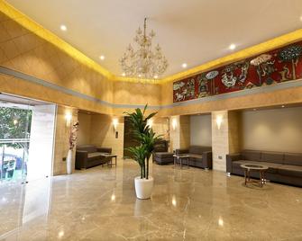 Central Beacon Hotel - Surat - Vestíbul