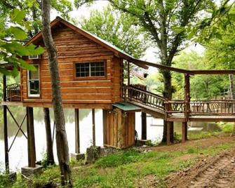 1 Bedroom 1 Bath, Tree-Cabin By A 20 Acre Private Lake - Jackson - Building