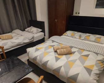 St Lucia women only lodge Leicester long stays - Leicester - Bedroom