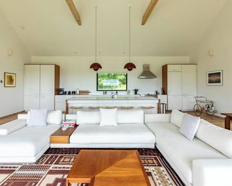 The Rye House: Paradise w/Pool+Hot Tub - Craryville - Sala de estar