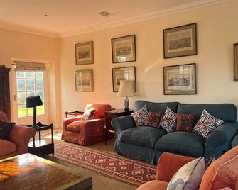 Wonderful seaside house, suitable for family holidays and gatherings. - Courtmacsherry - Living room