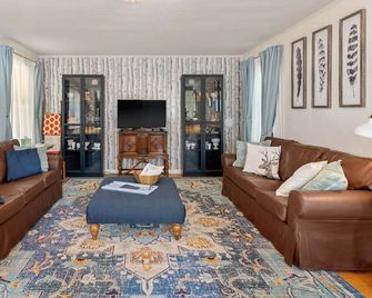 Updated Mountain Home Clawfoot Tub Near Waterfalls - Dunsmuir - Sala de estar