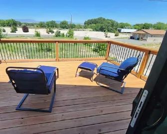 Huge Indoor Parking! 3 bedroom Shop House with 2 full bathrooms - Lovell - Balcony