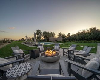 Boho Mod Farmhouse Estate Sonoma Pool Spa Bocce Close to Napa - Sonoma - Binnenhof