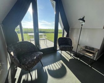 레스트인 메뎀블릭 - 메뎀블리크 - 거실