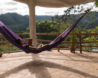 Riverside eco-home with beautiful canyon views. - Jalcomulco - Balcón