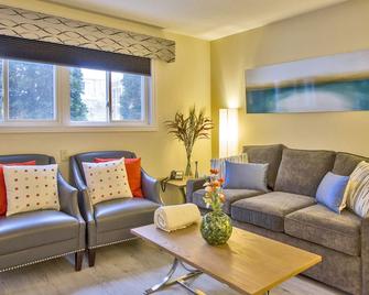 Living Stone Golf Resort - Collingwood - Living room