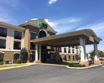 Holiday Inn Express & Suites Winchester - Winchester - Rakennus
