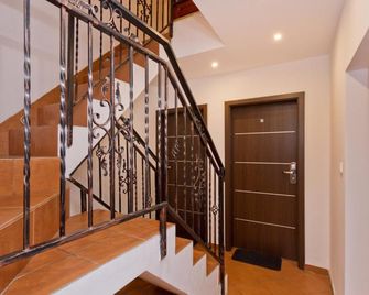 Pokoje Goscinne Krzys - Karwia - Stairs
