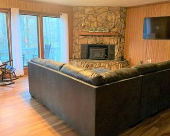 Waterfront 5 Bedroom - Karnack - Living room