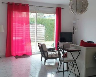 Petite maison du samedi au samedi - Biscarrosse - Dining room