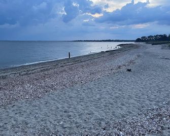 Dreamy Beachfront Cottage with NYC views - Fairfield - Beach