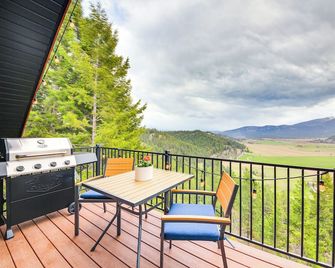Balcony & Patio w/ Mtn Views! Bonners Ferry Escape - Bonners Ferry - Balcón