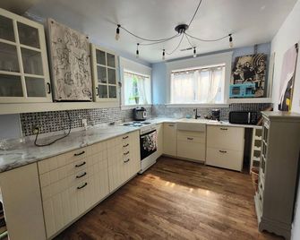 Lakeview Suite - Vancouver - Kitchen
