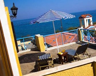 Hesperia Hotel - Karlovasi - Balcón