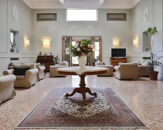 Hotel Touring Wellness & Beauty - Fiuggi - Lobby