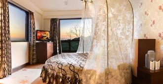 Honeymoon Inn - Mussoorie - Bedroom