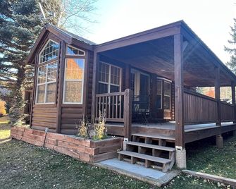 Modern 'Tiny Home' Style Cabin on Taylor River with Private Fishing Access - Almont - Building