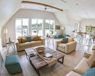 Embarc Ucluelet - Ucluelet - Living room