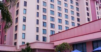 Redtop Hotel & Convention Center - Yakarta - Piscina